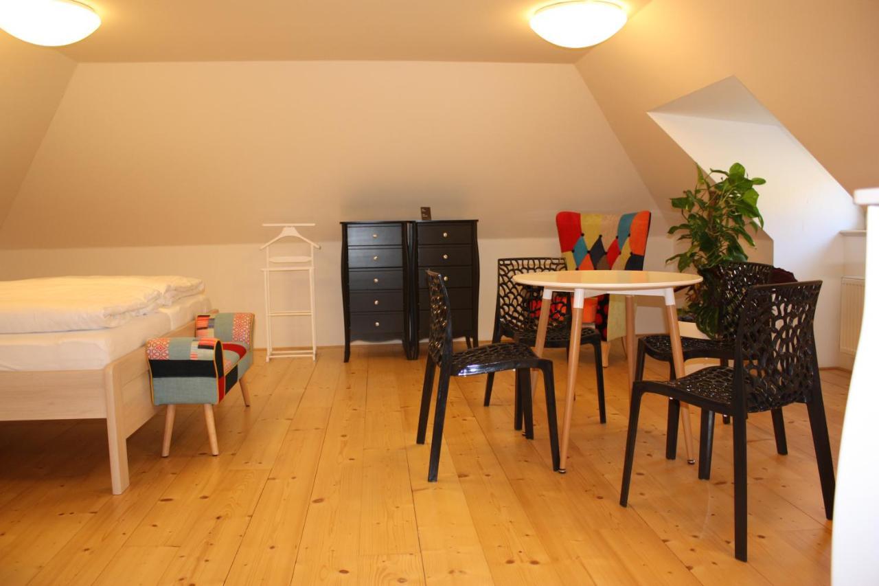 Apartment Jeschkeho A Lazensky Dum